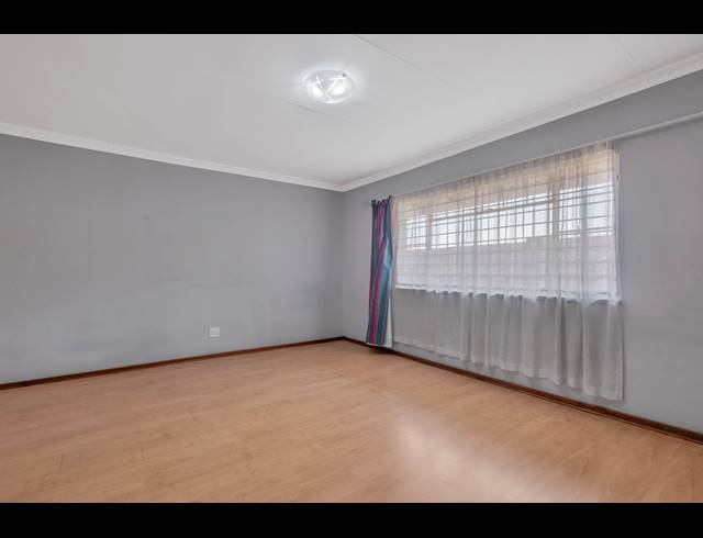 2 BEDROOM APARTMENT FOR SALE IN WINDSOR EAST